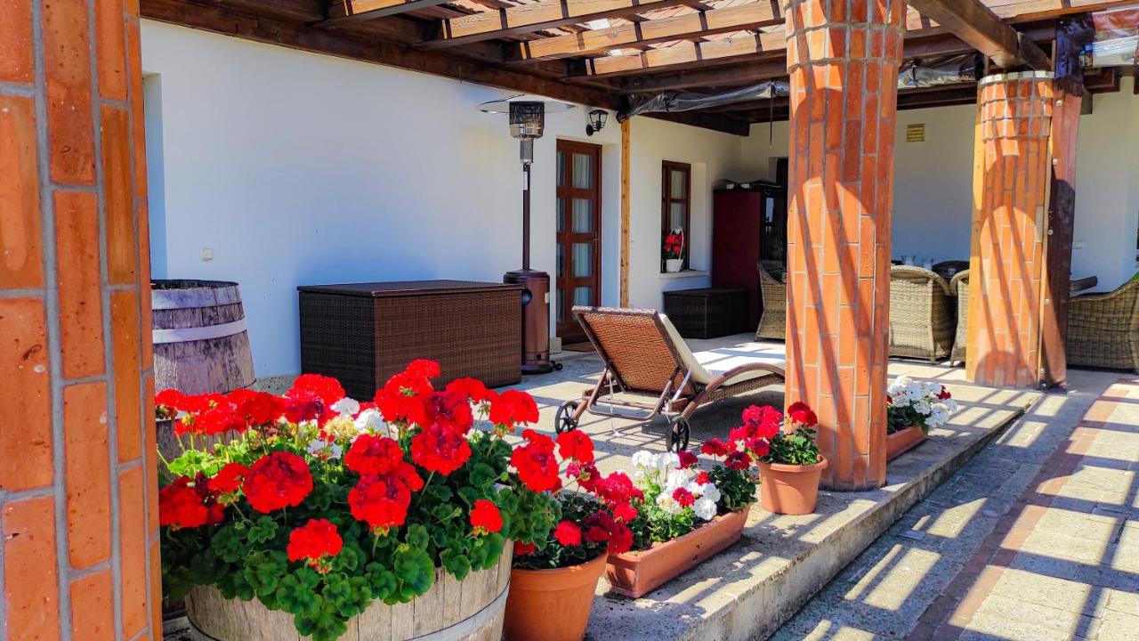 Orosz Gabor Vendeghaz Mad Otel Dış mekan fotoğraf